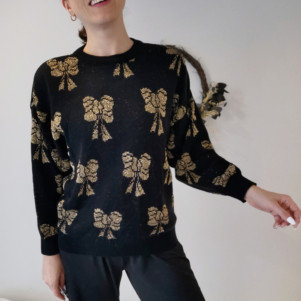 Medium vintage black Christmas sweater, gold bow holiday jumper